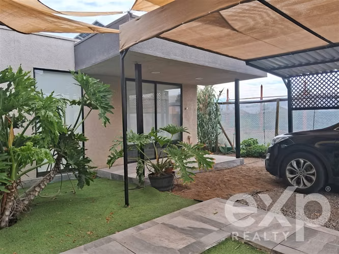 Casa en venta de 3 dorm, 3 bañ. en Huertos Familiares Tiltil