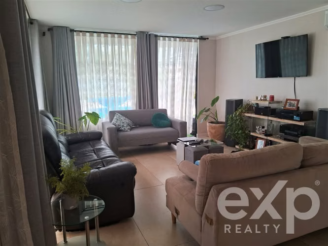 Casa en venta de 3 dorm, 3 bañ. en Huertos Familiares Tiltil