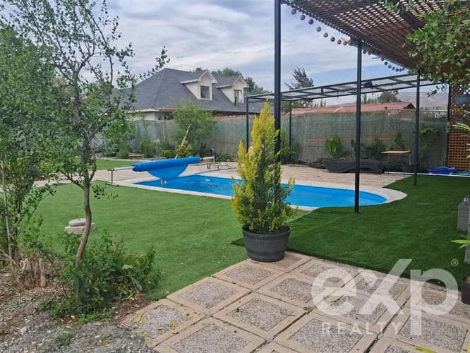 Casa en venta de 3 dorm, 3 bañ. en Huertos Familiares Tiltil