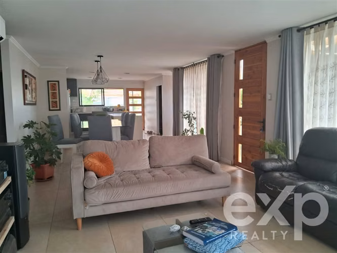 Casa en venta de 3 dorm, 3 bañ. en Huertos Familiares Tiltil
