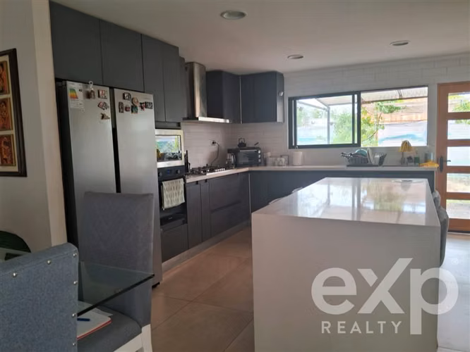 Casa en venta de 3 dorm, 3 bañ. en Huertos Familiares Tiltil