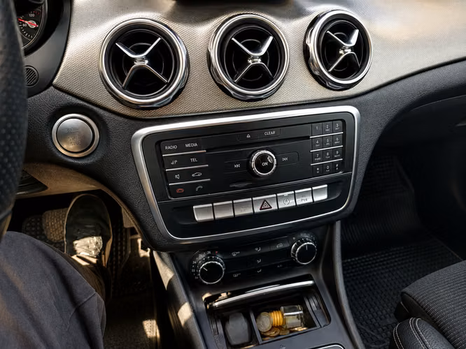 MERCEDES BENZ GLA 200 HB 1.6 - 2020 | 4354