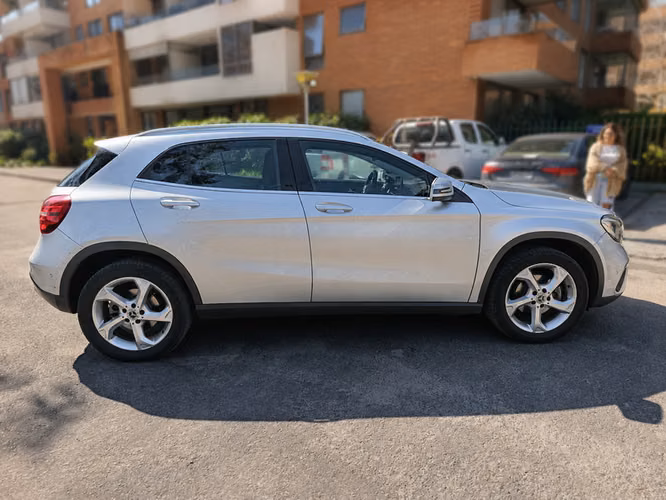 MERCEDES BENZ GLA 200 HB 1.6 - 2020 | 4354