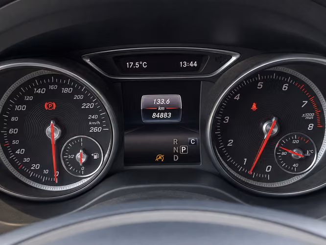 MERCEDES BENZ GLA 200 HB 1.6 - 2020 | 4354
