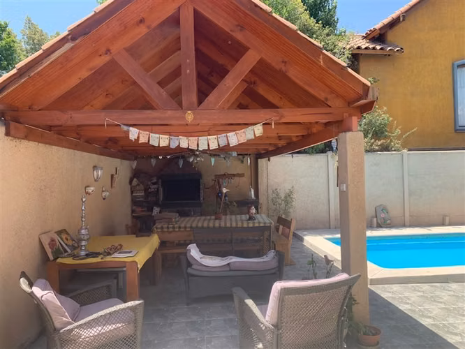 Casa en venta de 4 dorm. en Peñalolén