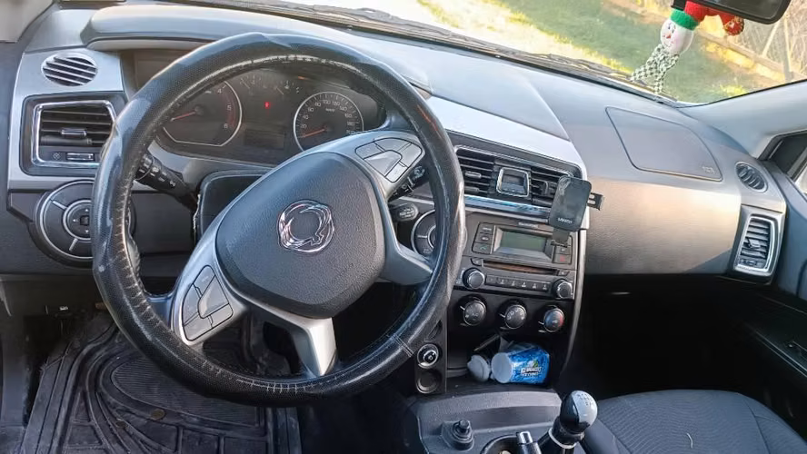 Vendo Ssangyong action SPORT 2.0 petróleo full caja sexta aire acondicionado comandos al volante llantas ,lona marítima barra antivuelco