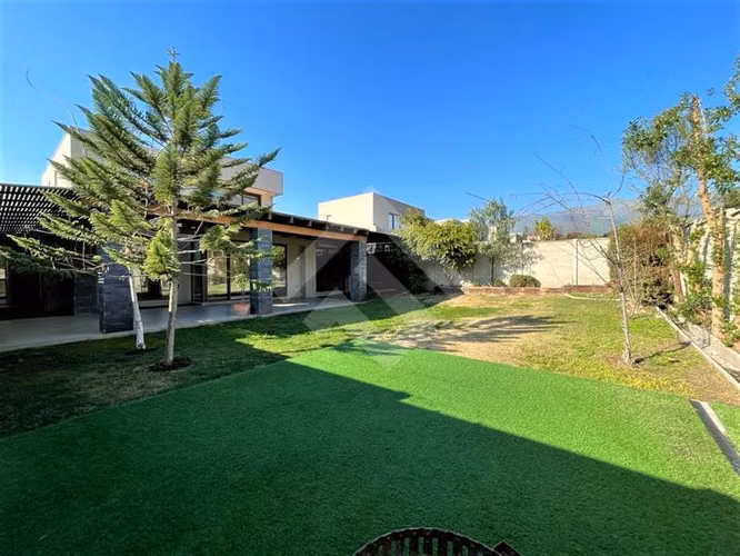 Casa en venta de 4 dorm. en Colina Chamisero