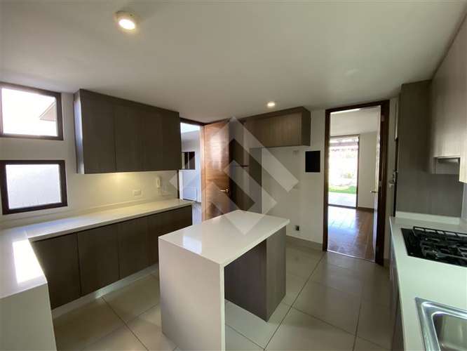 Casa en venta de 4 dorm. en Colina Chamisero - Imagen 2