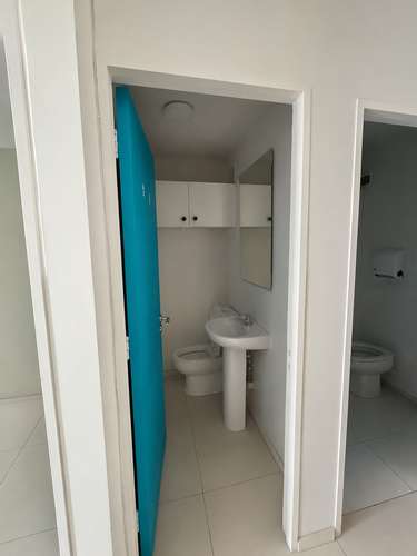  ARRIENDO DE OFICINAS, BOX EN EDIFICIO ARENAS DE AMUNATEGUI, 209 Y 210, 29,66 MT2 CADA UNA.