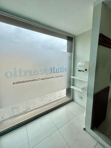  ARRIENDO DE OFICINAS, BOX EN EDIFICIO ARENAS DE AMUNATEGUI, 209 Y 210, 29,66 MT2 CADA UNA.