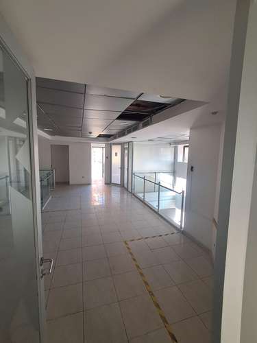 VENTA DE LOCAL COMERCIAL DE 2 PISOS