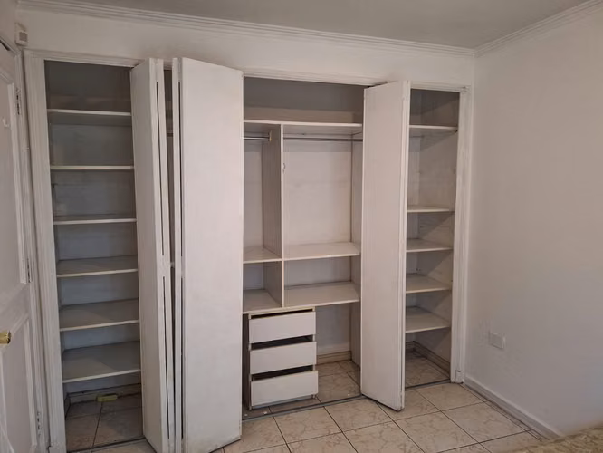 Arriendo amplio departamento con patio exclusivo en Las Condes - Imagen 18