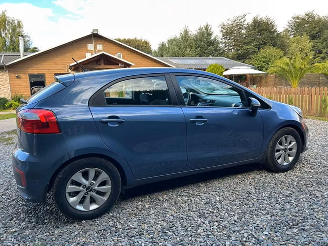 Se vende auto Kia Rio 5  año 2015 (Conversable) - Imagen 5