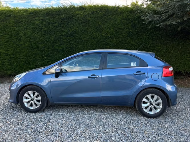 Se vende auto Kia Rio 5  año 2015 (Conversable) - Imagen 3