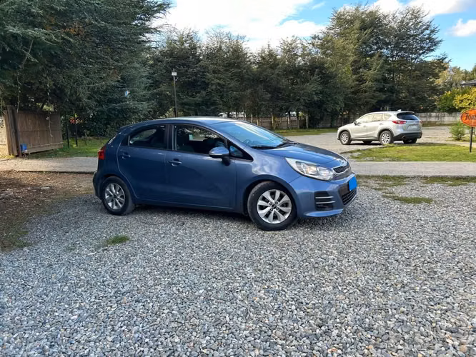 Se vende auto Kia Rio 5  año 2015