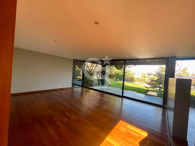 Encantadora Casa Familiar en Zona Exclusiva - Imagen 3