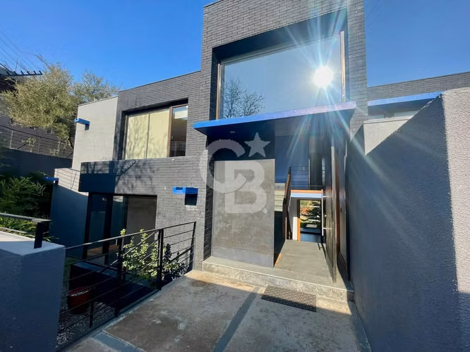 Encantadora Casa Familiar en Zona Exclusiva - Imagen 12