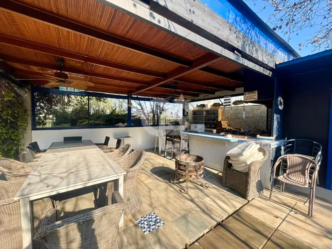 Encantadora Casa Familiar en Zona Exclusiva - Imagen 2