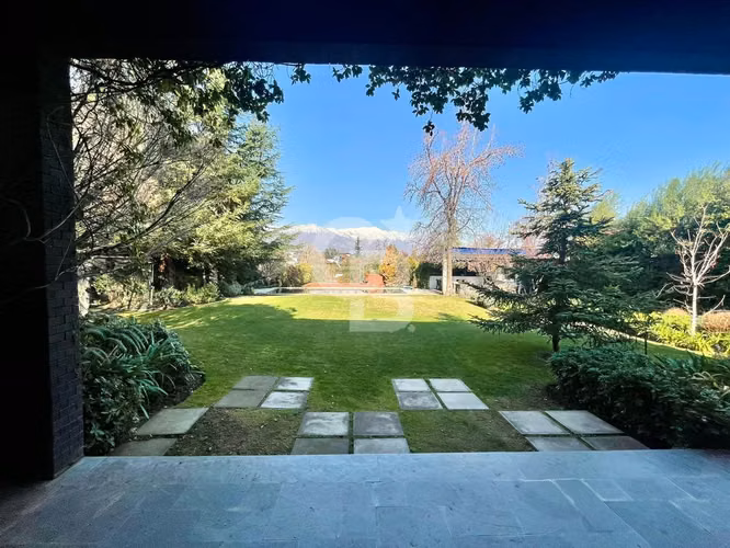 Encantadora Casa Familiar en Zona Exclusiva - Imagen 11