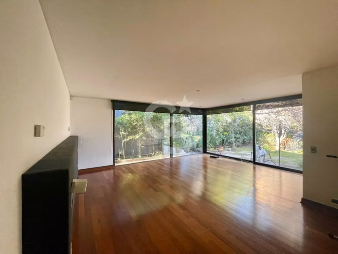 Encantadora Casa Familiar en Zona Exclusiva - Imagen 4