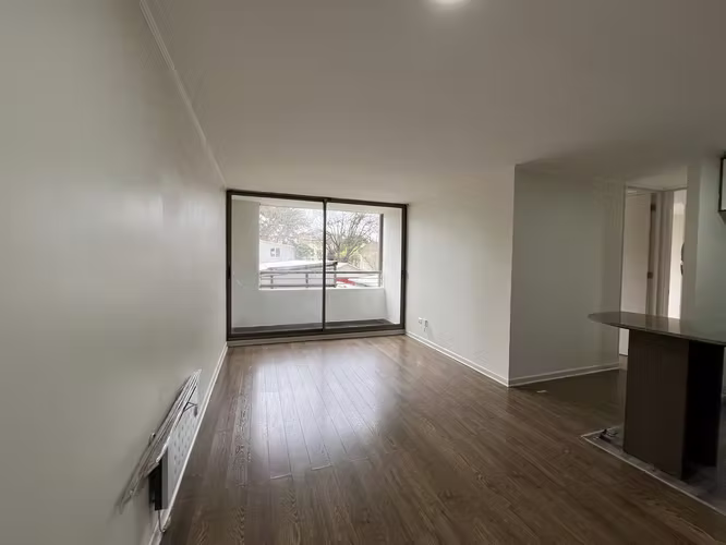Departamento acogedor, cercano al centro, 2 dormitorios, 2 baños. Estacionamiento y bodega.