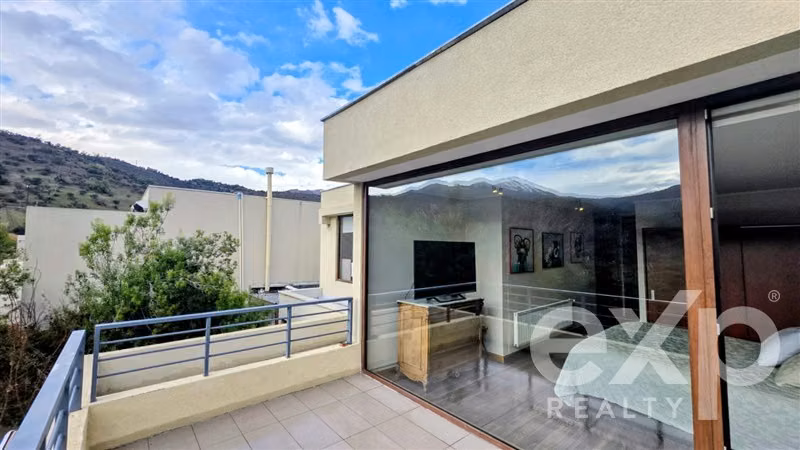 Casa en venta de 4 dorm. en Lo Barnechea