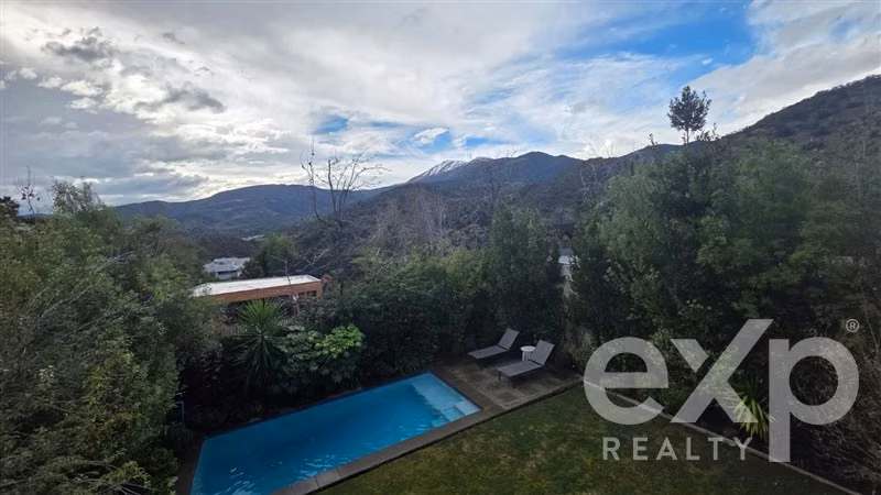 Casa en venta de 4 dorm. en Lo Barnechea