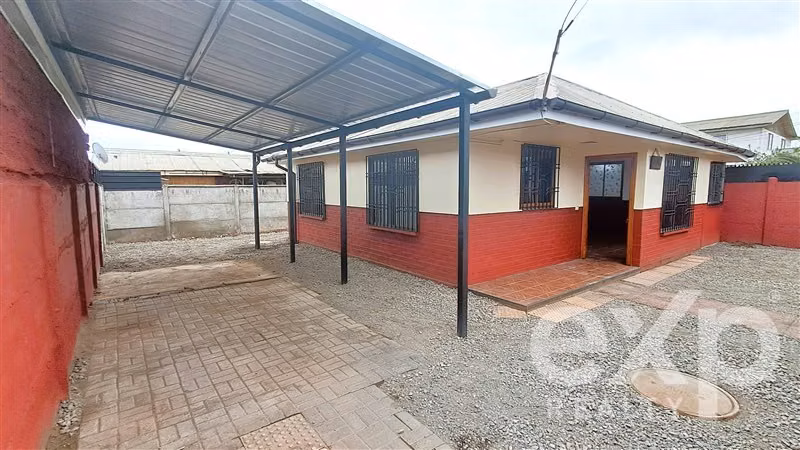 Casa amplia en arriendo 2 dorm - Gran patio - Padre Hurtado