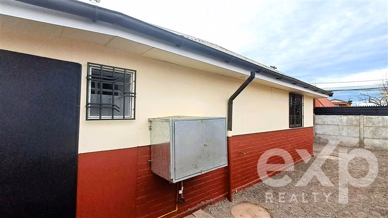 Casa amplia en arriendo 2 dorm - Gran patio - Padre Hurtado
