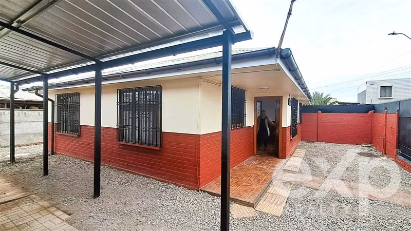 Casa amplia en arriendo 2 dorm - Gran patio - Padre Hurtado