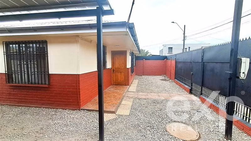 Casa amplia en arriendo 2 dorm - Gran patio - Padre Hurtado