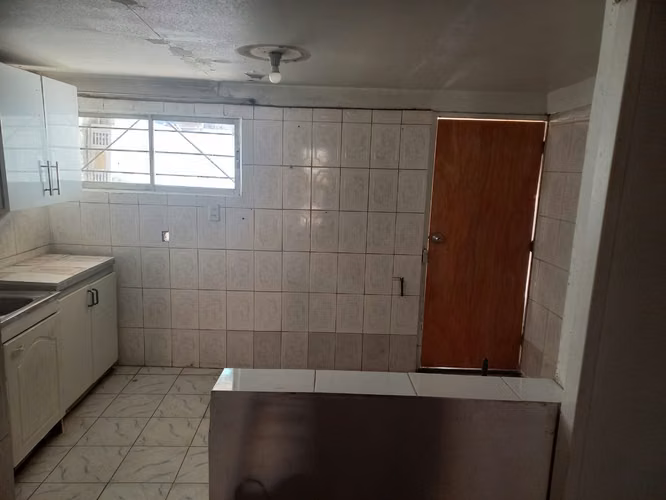 Invierte en Renca: Casa cómoda, con espacios amplios y alto potencial - Imagen 4