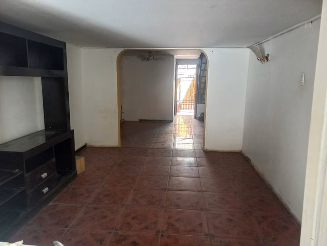 Invierte en Renca: Casa cómoda, con espacios amplios y alto potencial - Imagen 5