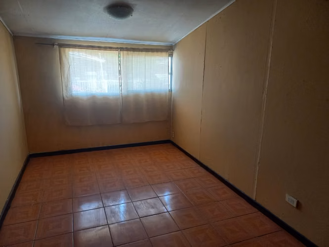 Invierte en Renca: Casa cómoda, con espacios amplios y alto potencial - Imagen 2