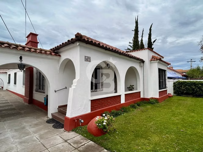 Casa Estilo Español-Colonial a pocas cuadras Metro