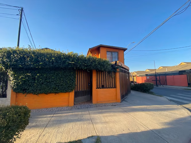 EXELENTE UBICACION AMPLIA CASA EN VENTA 3D2B (180702)