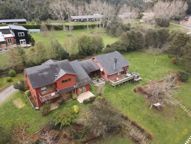 Casa con 2 cabañas a la venta en Puerto Varas (180530)