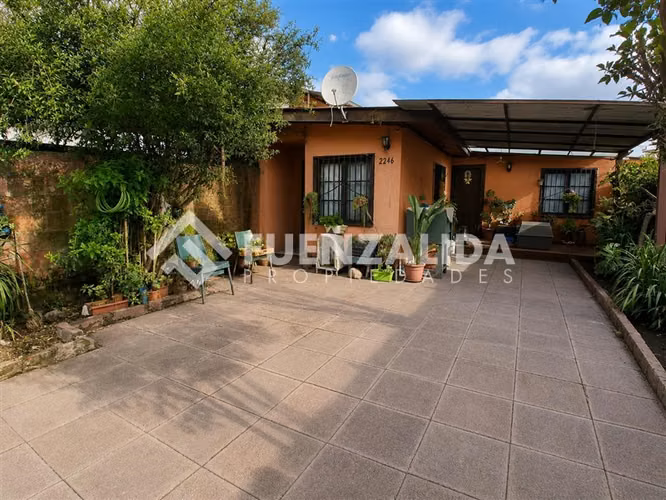 Oportunidad en Pedro Aguirre Cerda: Sitio con Casa de Madera