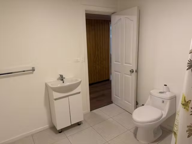 Arriendo departamento semi nuevo (3 años) 90 mts cuadrados aprox., zona central de Valdivia