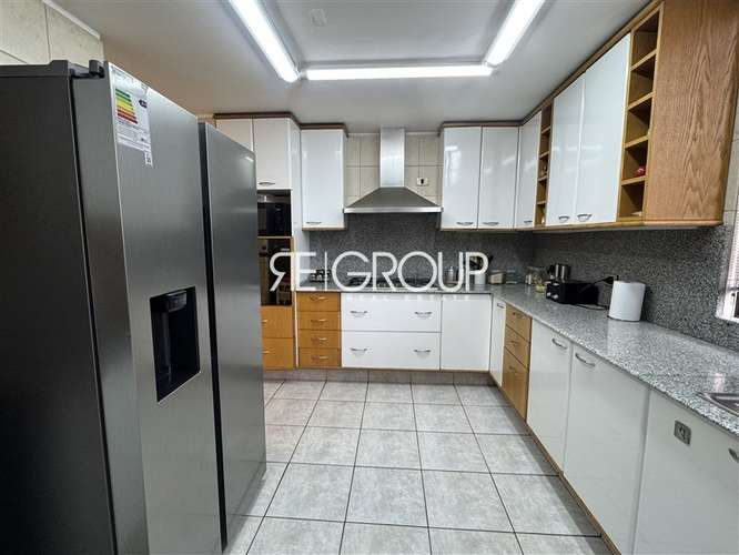 Imponente casa en venta de 5 dorm, 2006 mt/2, Lo Barnechea - Imagen 9