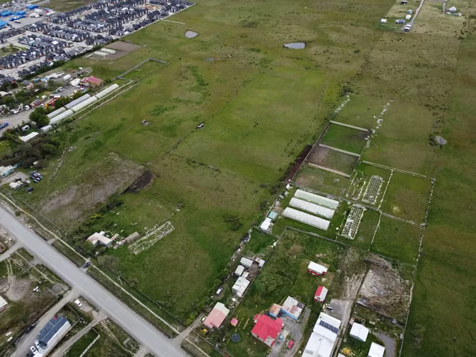 SE VENDE TERRENO  5 Ha  EN PUERTO NATALES  (26800)