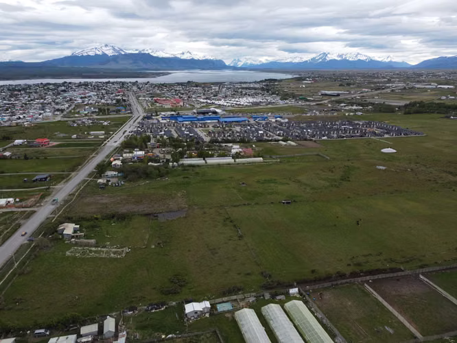 SE VENDE TERRENO  5 Ha  EN PUERTO NATALES  (26800)
