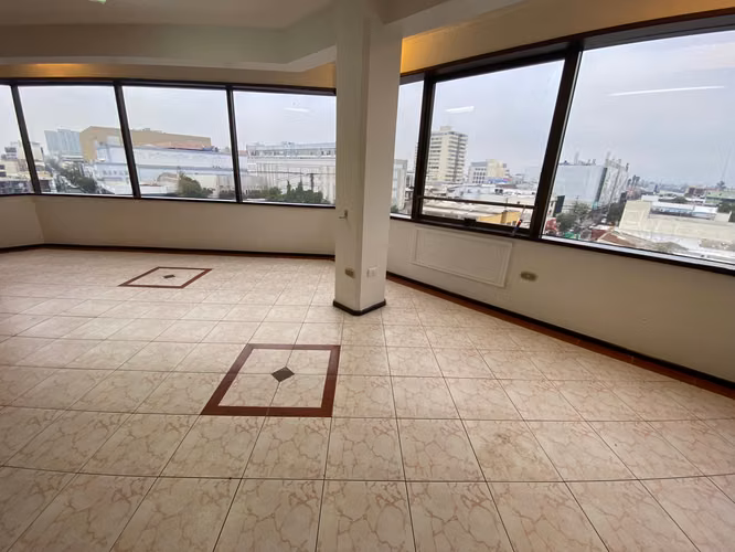 OF MUJICA, PISO 6, ILUMINADA CERCA MALL 2 PRIVADOS 2 BAÑOS - Imagen 8