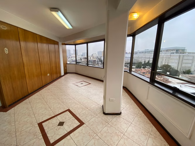 OF MUJICA, PISO 6, ILUMINADA CERCA MALL 2 PRIVADOS 2 BAÑOS - Imagen 9