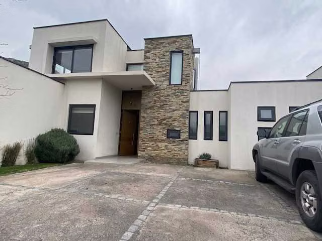 VENTA CASA AVENIDA DEL VALLE (180730)