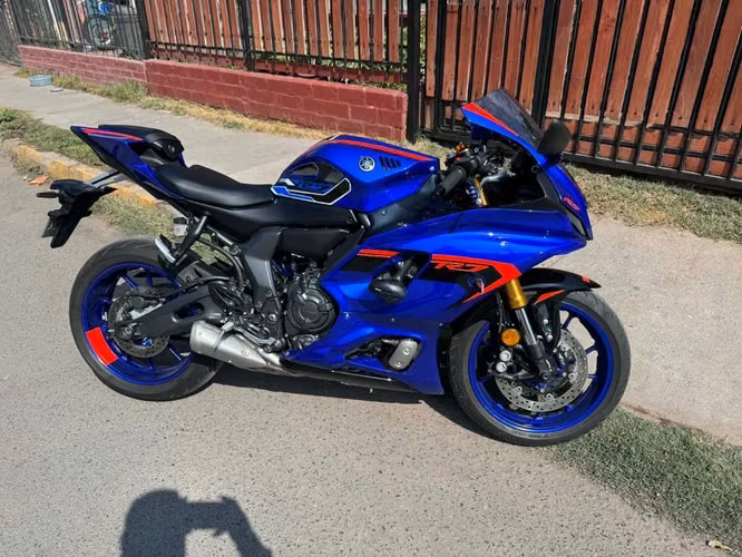 Yamaha R7