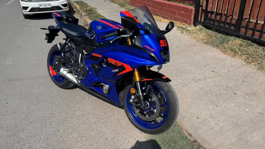 Yamaha R7