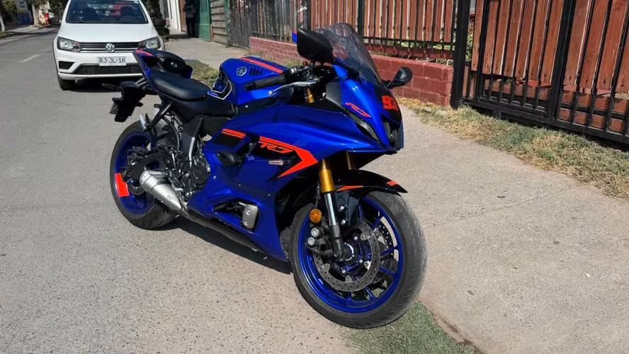 Yamaha R7