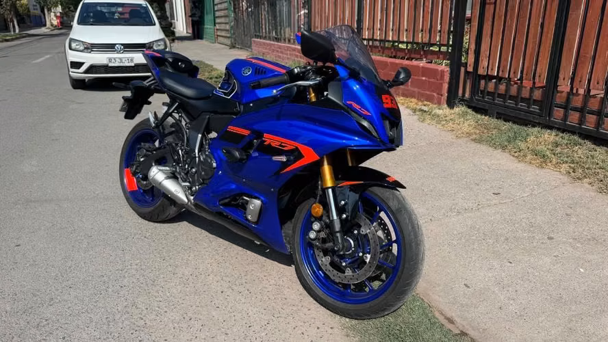 Yamaha R7