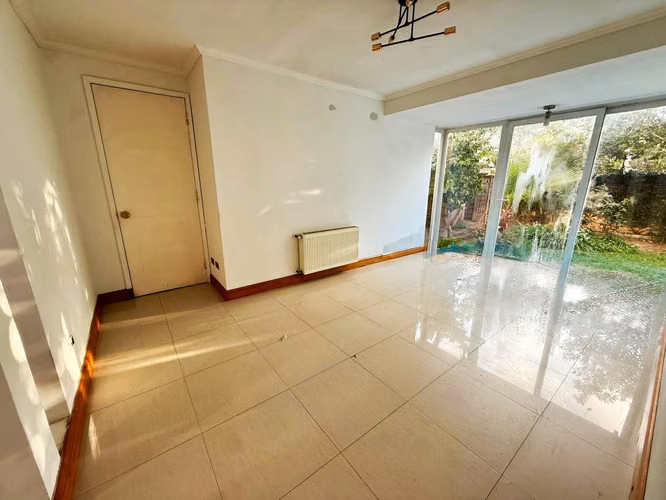 Amplia, cómoda y acogedora casa en Condominio de Peñalolén - Imagen 8
